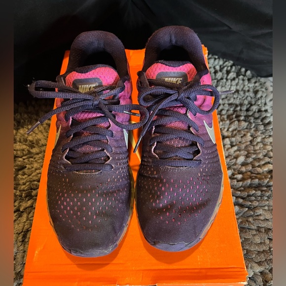 Nike Shoes - NIKE AIR MAX